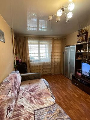 Продам трехкомнатную (3-комн.) квартиру, Пушкинская ул, 36, Шушары п