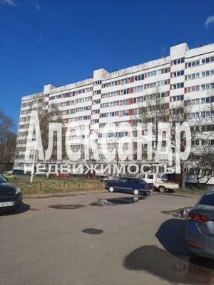 Продам трехкомнатную (3-комн.) квартиру, Новая ул, 7, Кировск г