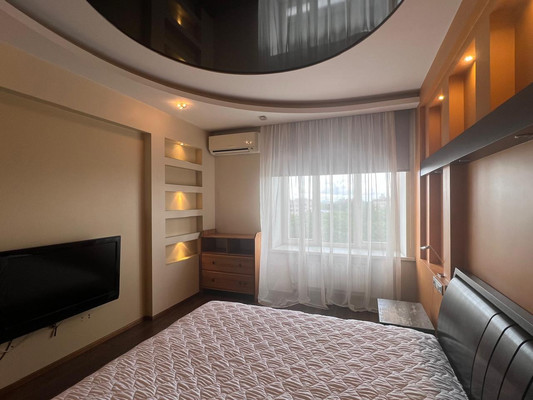 Сдам трехкомнатную (3-комн.) квартиру, Пархоменко пр-кт, 19к1, Санкт-Петербург г