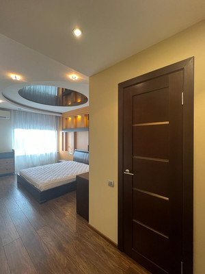 Сдам трехкомнатную (3-комн.) квартиру, Пархоменко пр-кт, 19к1, Санкт-Петербург г