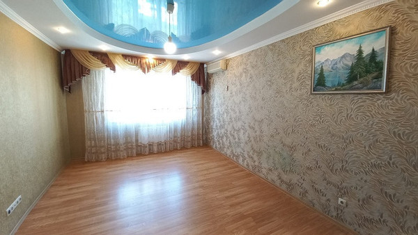 Продам трехкомнатную (3-комн.) квартиру, им. Клары Лучко б-р, 12, Краснодар г