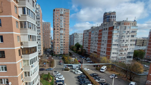 Продам двухкомнатную (2-комн.) квартиру, Монтажников ул, 10/1, Краснодар г