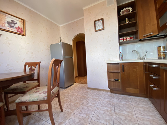 Продам трехкомнатную (3-комн.) квартиру, 60 лет Октября ул, 8, Нижневартовск г