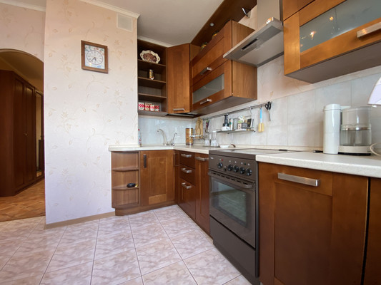Продам трехкомнатную (3-комн.) квартиру, 60 лет Октября ул, 8, Нижневартовск г