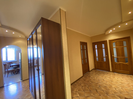 Продам трехкомнатную (3-комн.) квартиру, 60 лет Октября ул, 8, Нижневартовск г