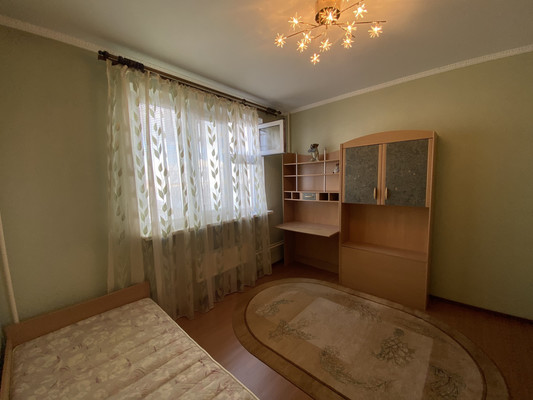 Продам трехкомнатную (3-комн.) квартиру, 60 лет Октября ул, 8, Нижневартовск г