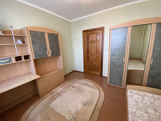 Продам трехкомнатную (3-комн.) квартиру, 60 лет Октября ул, 8, Нижневартовск г