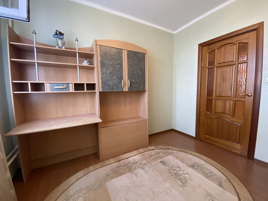 Продам трехкомнатную (3-комн.) квартиру, 60 лет Октября ул, 8, Нижневартовск г