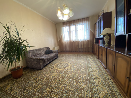 Продам трехкомнатную (3-комн.) квартиру, 60 лет Октября ул, 8, Нижневартовск г