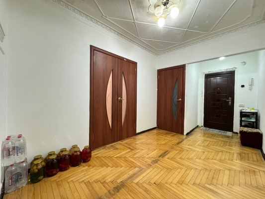 Продам трехкомнатную (3-комн.) квартиру, Московская ул, 4, Нальчик г
