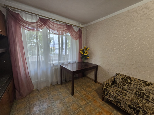 Продам трехкомнатную (3-комн.) квартиру, Студенческая ул, 18, Симферополь г