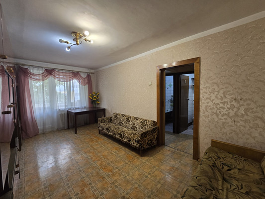 Продам трехкомнатную (3-комн.) квартиру, Студенческая ул, 18, Симферополь г