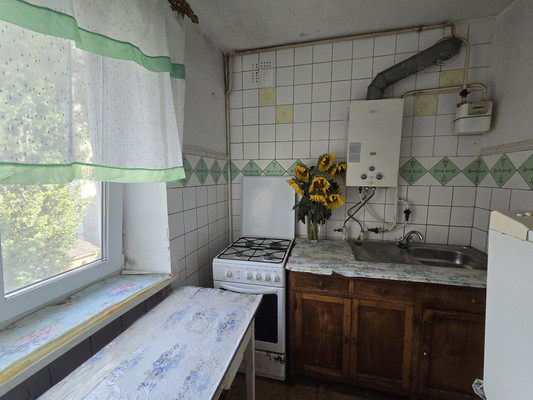 Продам трехкомнатную (3-комн.) квартиру, Студенческая ул, 18, Симферополь г