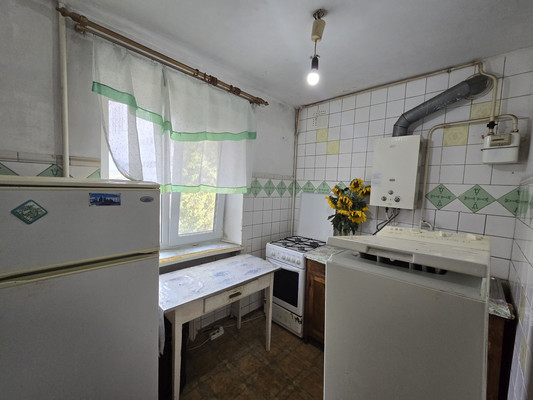 Продам трехкомнатную (3-комн.) квартиру, Студенческая ул, 18, Симферополь г