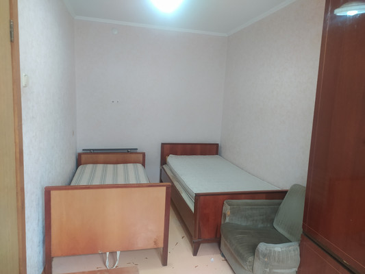 Продам трехкомнатную (3-комн.) квартиру, Студенческая ул, 18, Симферополь г