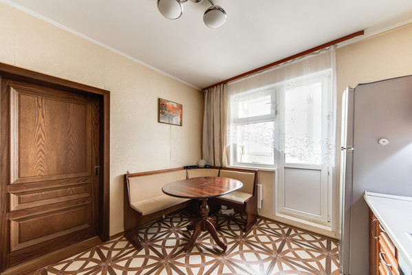 Продам трехкомнатную (3-комн.) квартиру, Мельникова пр-кт, 19, Химки г