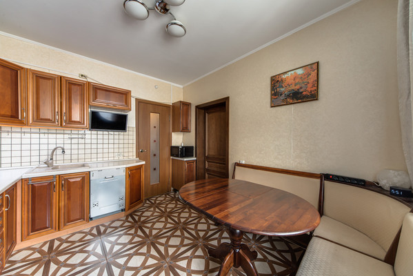 Продам трехкомнатную (3-комн.) квартиру, Мельникова пр-кт, 19, Химки г