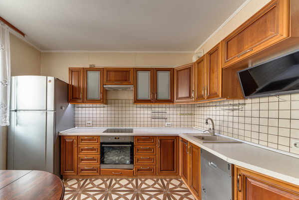 Продам трехкомнатную (3-комн.) квартиру, Мельникова пр-кт, 19, Химки г