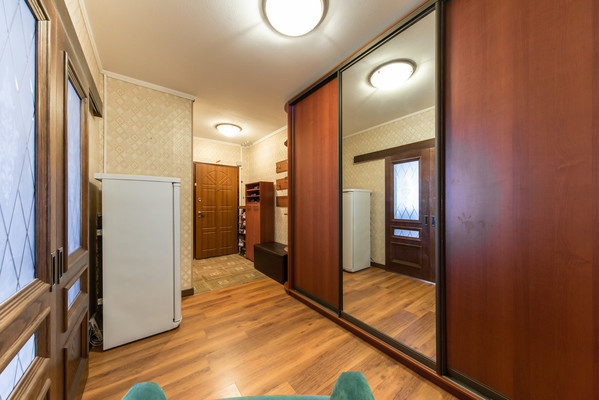 Продам трехкомнатную (3-комн.) квартиру, Мельникова пр-кт, 19, Химки г