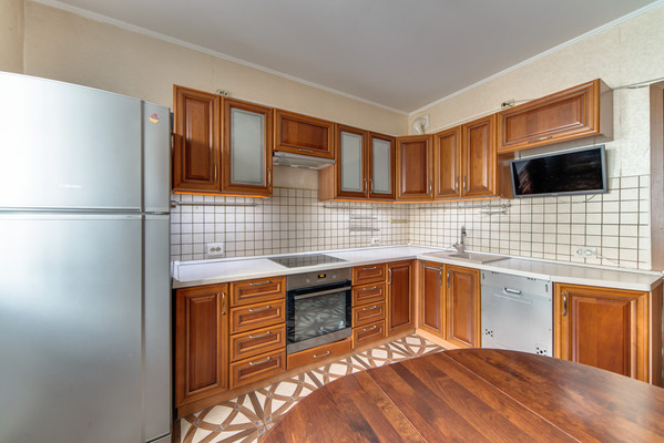 Продам трехкомнатную (3-комн.) квартиру, Мельникова пр-кт, 19, Химки г