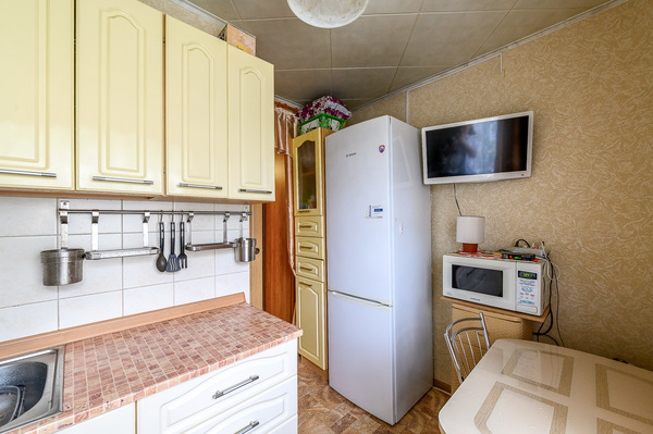 Продам трехкомнатную (3-комн.) квартиру, Проезжая ул, 169, Екатеринбург г