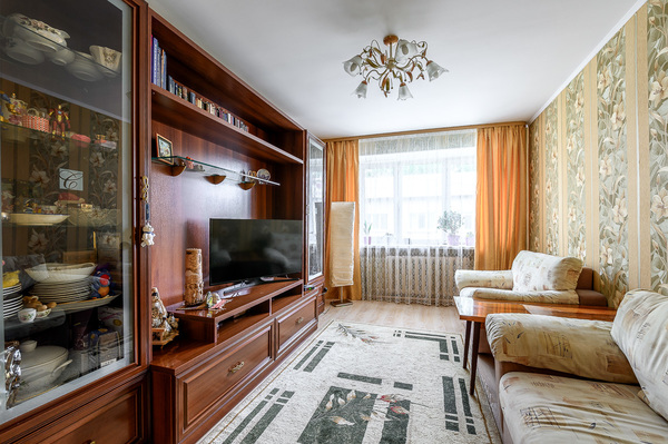 Продам трехкомнатную (3-комн.) квартиру, Проезжая ул, 169, Екатеринбург г