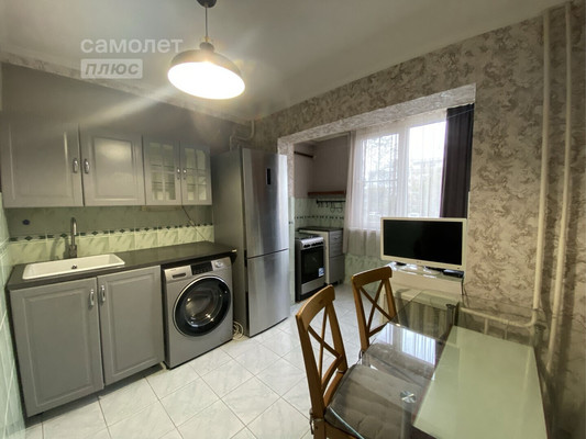 Продам двухкомнатную (2-комн.) квартиру, Звездная ул, 37, Туапсе г