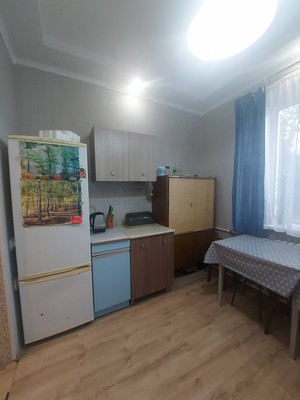 Продам трехкомнатную (3-комн.) квартиру, Красноармейский пр-кт, 48б, Гатчина г