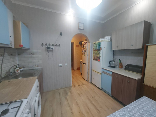 Продам трехкомнатную (3-комн.) квартиру, Красноармейский пр-кт, 48б, Гатчина г