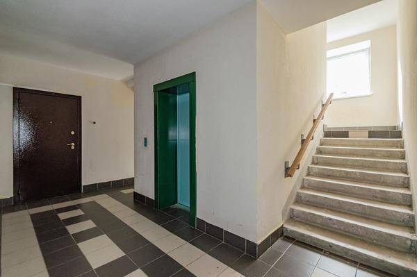 Продам двухкомнатную (2-комн.) квартиру, Ангарская ул, 54 Б, Екатеринбург г