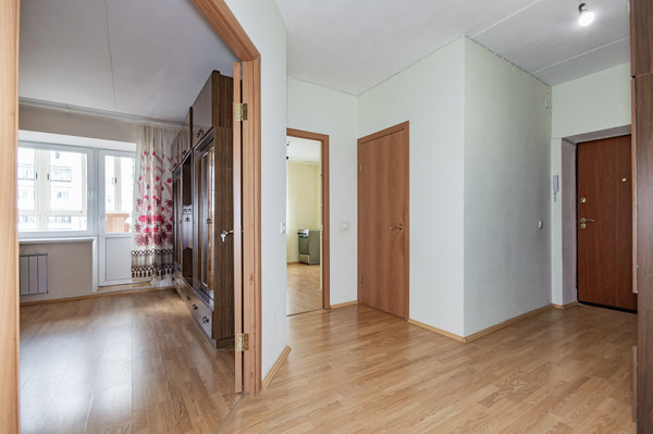 Продам двухкомнатную (2-комн.) квартиру, Ангарская ул, 54 Б, Екатеринбург г
