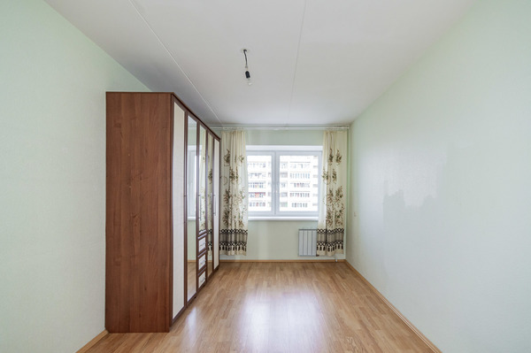 Продам двухкомнатную (2-комн.) квартиру, Ангарская ул, 54 Б, Екатеринбург г