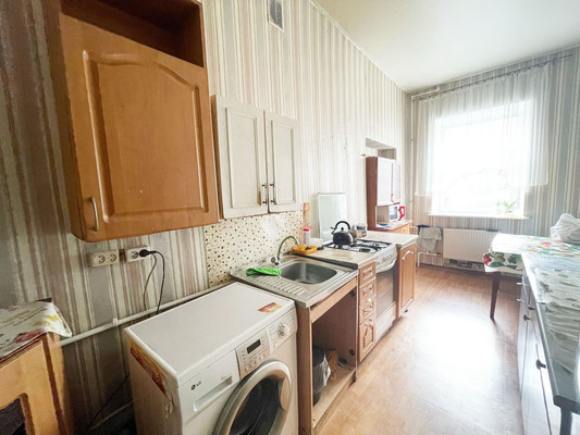Продам многокомнатную квартиру, Малый В.О. пр-кт, 33, Санкт-Петербург г