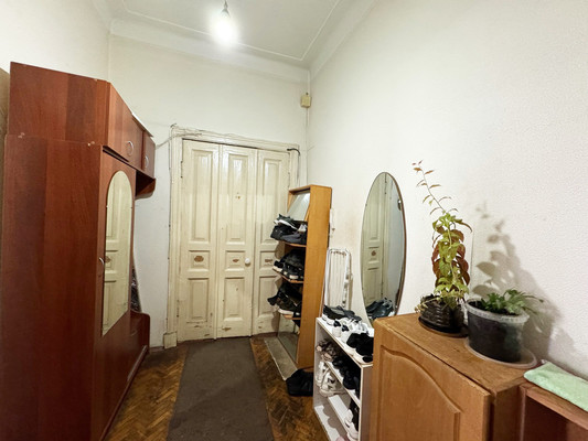 Продам многокомнатную квартиру, Малый В.О. пр-кт, 33, Санкт-Петербург г