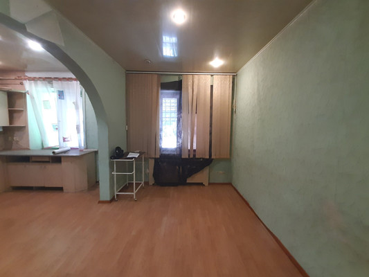 Продам трехкомнатную (3-комн.) квартиру, Строителей ул, 34, Симферополь г