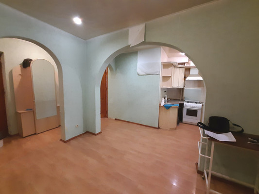 Продам трехкомнатную (3-комн.) квартиру, Строителей ул, 34, Симферополь г