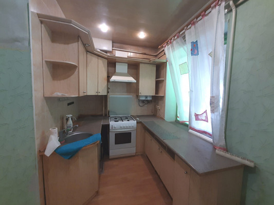 Продам трехкомнатную (3-комн.) квартиру, Строителей ул, 34, Симферополь г