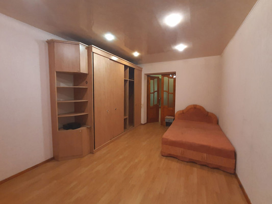 Продам трехкомнатную (3-комн.) квартиру, Строителей ул, 34, Симферополь г