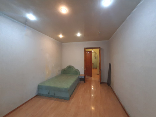 Продам трехкомнатную (3-комн.) квартиру, Строителей ул, 34, Симферополь г