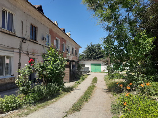 Продам трехкомнатную (3-комн.) квартиру, Строителей ул, 34, Симферополь г