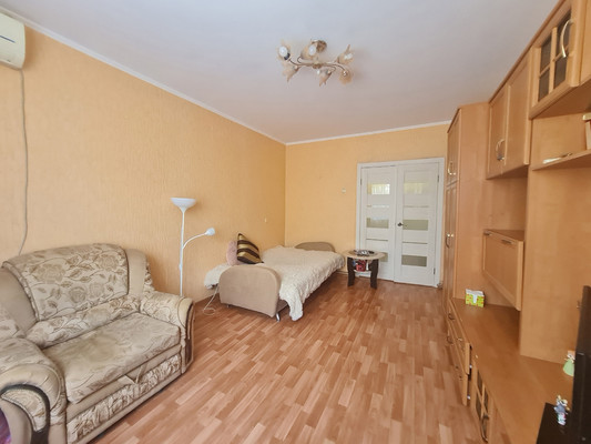Продам трехкомнатную (3-комн.) квартиру, Карамзина ул, 23, Новороссийск г