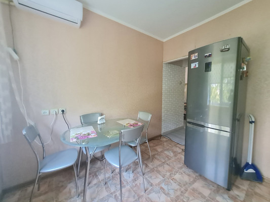 Продам трехкомнатную (3-комн.) квартиру, Карамзина ул, 23, Новороссийск г
