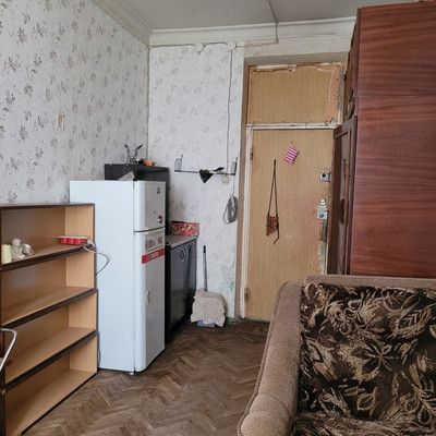 Продам комнату в 9-комн. квартире, Пархоменко пр-кт, 8, Санкт-Петербург г