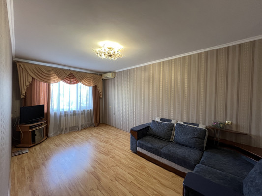Продам трехкомнатную (3-комн.) квартиру, Лермонтова ул, 17, Симферополь г