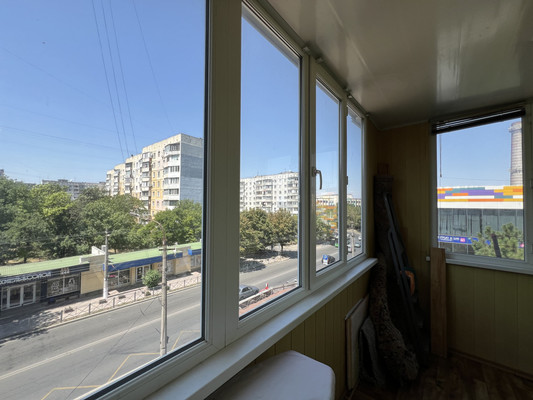 Продам трехкомнатную (3-комн.) квартиру, Лермонтова ул, 17, Симферополь г