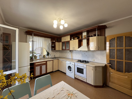 Продам трехкомнатную (3-комн.) квартиру, Лермонтова ул, 17, Симферополь г