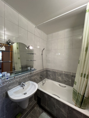 Продам трехкомнатную (3-комн.) квартиру, Лермонтова ул, 17, Симферополь г
