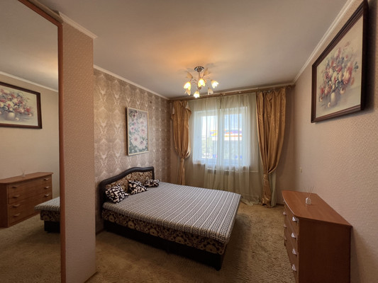 Продам трехкомнатную (3-комн.) квартиру, Лермонтова ул, 17, Симферополь г