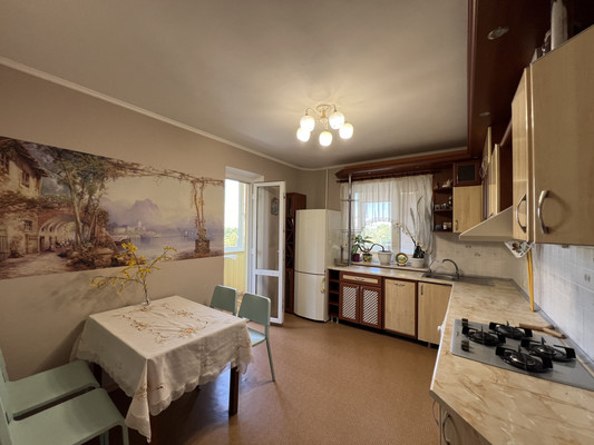 Продам трехкомнатную (3-комн.) квартиру, Лермонтова ул, 17, Симферополь г