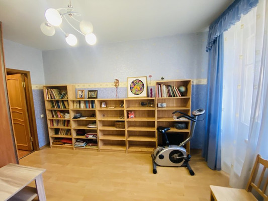 Продам трехкомнатную (3-комн.) квартиру, Чавайна б-р, 43, Йошкар-Ола г